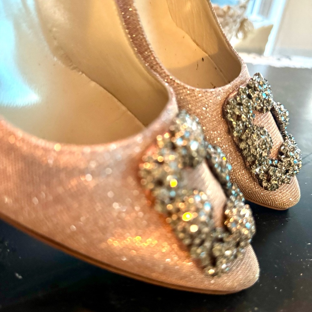 Manolo Blahnik Hangisi Crystal Toe Pump Size US 10 Excellent Condition Champagne